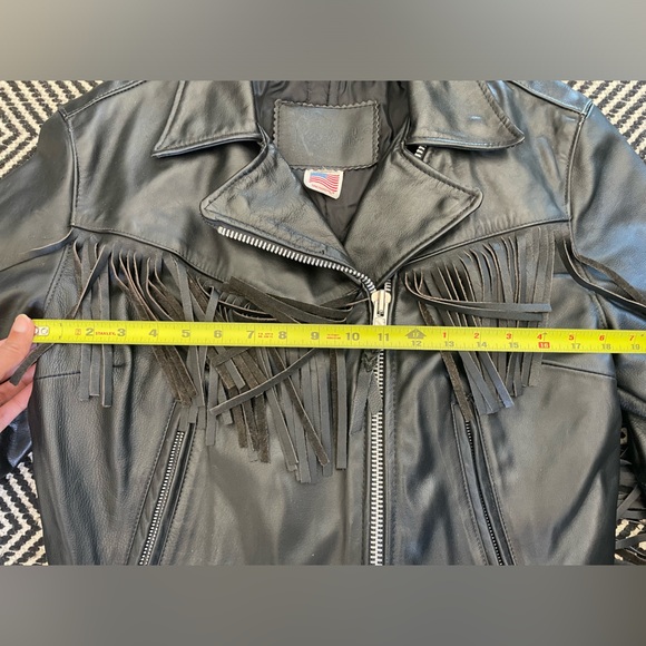 Genuine leather jacket with fringes - American-made vintage gem! - Picture 11 of 11